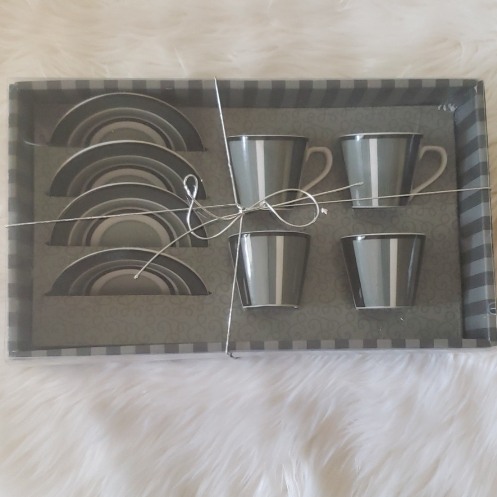 NIB☕Set of 4 Espresso Cups & Saucers